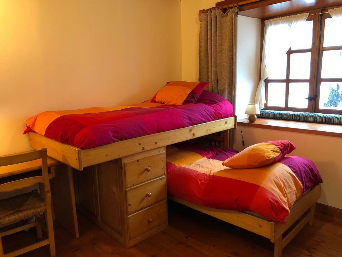 Casa De Piedra Con Encanto En El Bonito Pueblo De Bagergue Zewnętrze zdjęcie