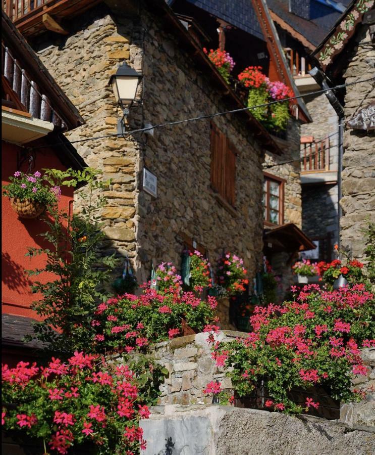 Casa De Piedra Con Encanto En El Bonito Pueblo De Bagergue Zewnętrze zdjęcie