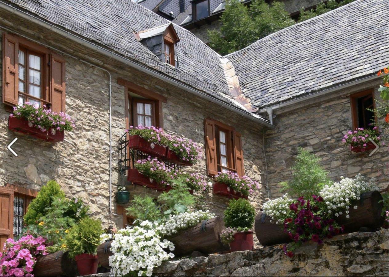 Casa De Piedra Con Encanto En El Bonito Pueblo De Bagergue Zewnętrze zdjęcie
